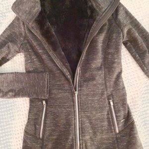 Fur Athleta jacket in grey/black!